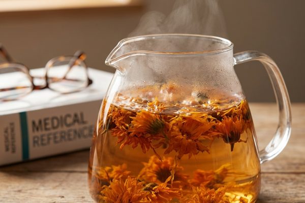 Чай з календули: Протипоказання та повний гід безпеки (2026)