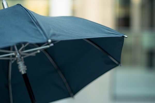 Як вибрати парасольку: механіка, матеріал та бренди