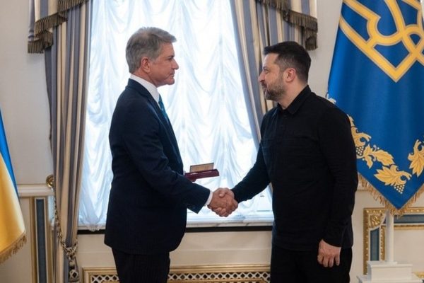 Зеленський обговорив із МакКолом у Києві саміт НАТО та оборонну співпрацю зі США