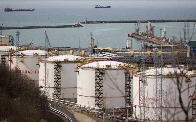 Ілюстративне фото нафтопереробного заводу в росії (Туапсинський нафтопереробний завод)