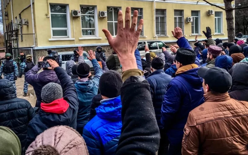 Учасники громадського руху «Кримська солідарність» під час правозахисної діяльності у Криму