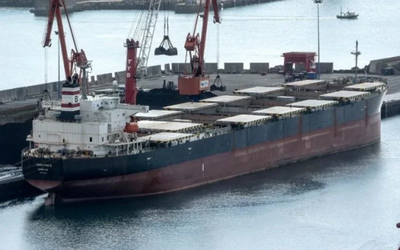 Комерційне судно Christiana B, пошкоджене в морі