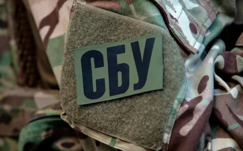 Слідчі дії СБУ під час затримання агента, який організував схему незаконної верифікації систем Starlink