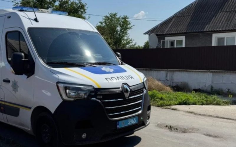 Чоловік у статусі СЗЧ поранив двох поліцейських під час обшуку на Дніпропетровщині (фото Національної поліції України)