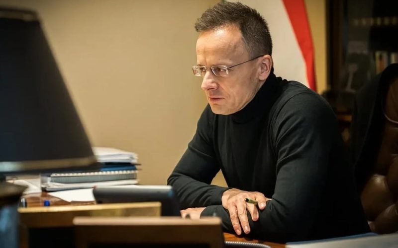 Петер Сіярто (фото з його Facebook-сторінки Szijjártó Péter)