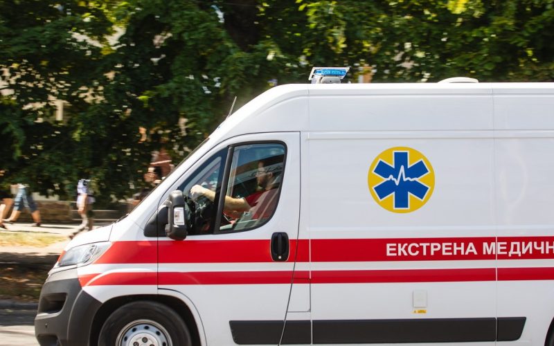 Пошкоджений житловий будинок у Херсоні внаслідок удару безпілотника