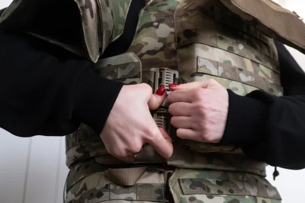 2000 жіночих бронежилетів для ЗСУ: цифри та дати першої поставки