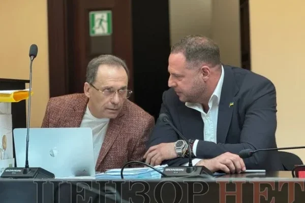 Хто і що сказав у справі про поїздки Єрмака до прифронтових областей