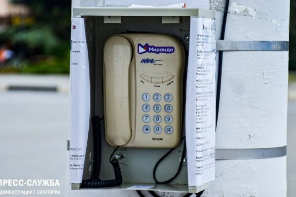 Навіщо жителям окупованого Криму ставлять безоплатні стаціонарні телефони