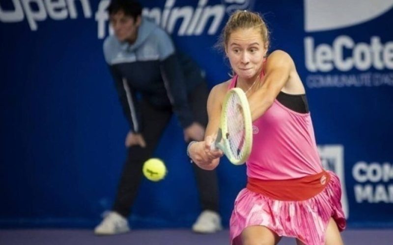 Фото з матчу Вероніки Подрез на кваліфікації WTA 250 у Празі