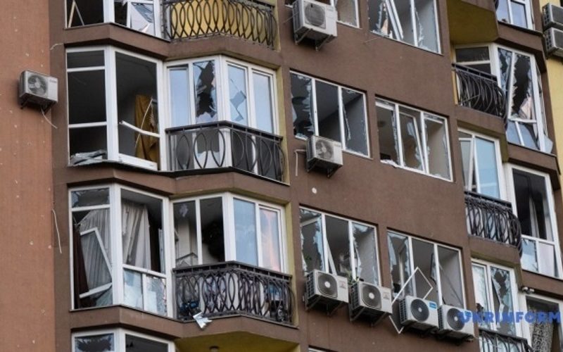Пошкоджена станція метро «Лук'янівська» та наслідки удару по житлових будинках у Києві