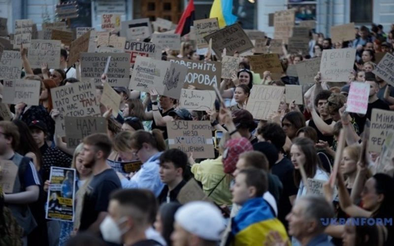 Мітинг біля театру імені Івана Франка у Києві п'ятого дня протестів