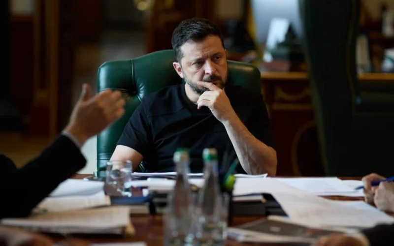 Володимир Зеленський під час координаційної наради щодо санкцій