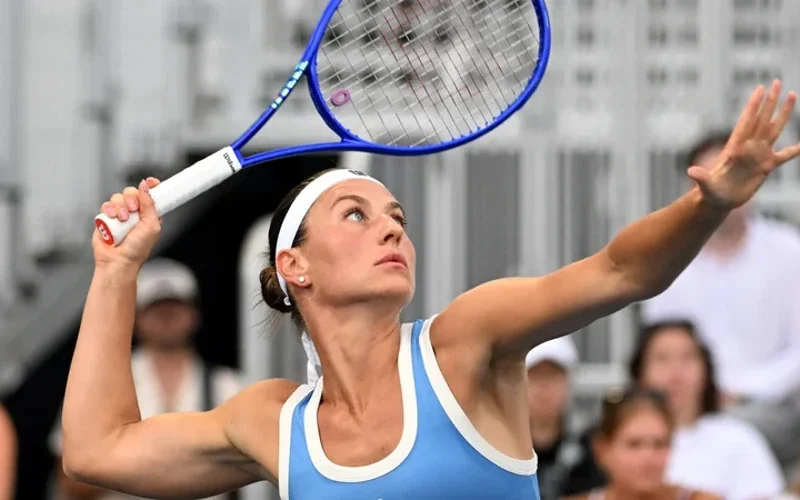 Марта Костюк під час матчу проти Медісон Кіз на WTA 1000 у Торонто