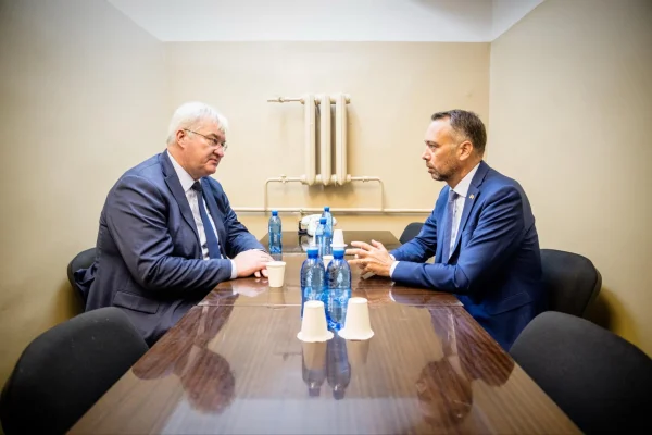 Дипломатія під обстрілом: чому візит Прево до Києва відбувався в укритті МЗС