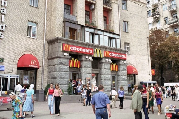 McDonald’s в Україні зберігає правила зупинки під час жовтого рівня загрози