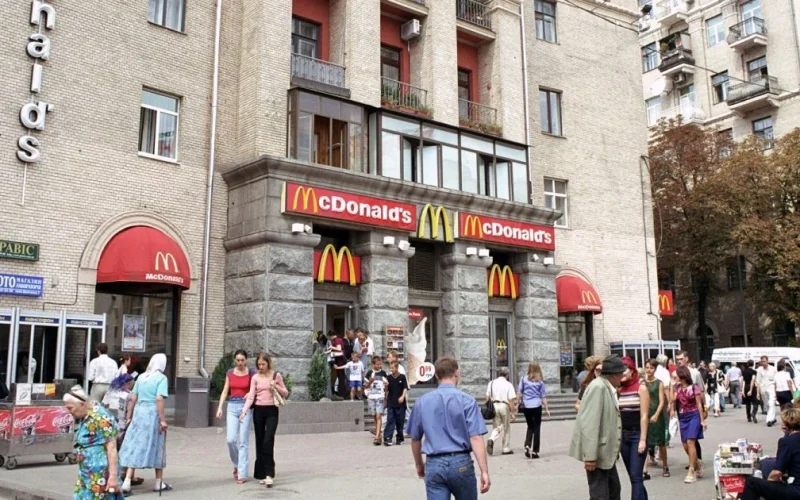 Ресторан McDonald's в Україні під час повітряної тривоги