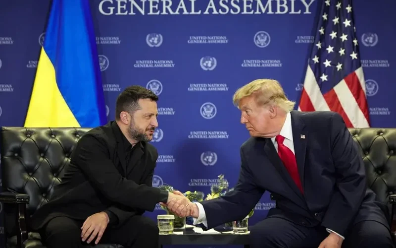 Володимир Зеленський і Дональд Трамп під час зустрічі в Нью-Йорку на полях 81-ї сесії ГА ООН