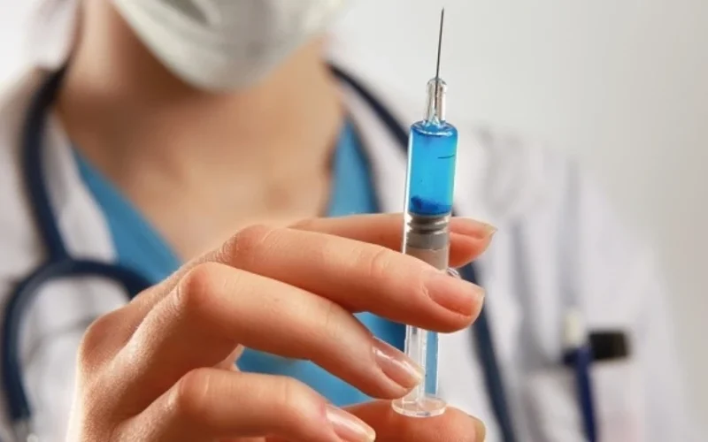 Ін'єкція ботулотоксину (ілюстративне фото Центру громадського здоров'я)