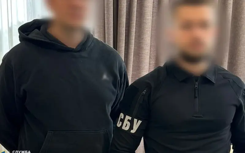 Скриншоти листування, оприлюднені Офісом генерального прокурора у справі про ймовірну допомогу Росії з продажем викраденого