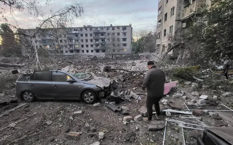 Наслідки російської атаки по Кременчуку в Полтавській області, 7 жовтня 2026 року (фото: ОВА / Telegram Віталія Дяківнича)