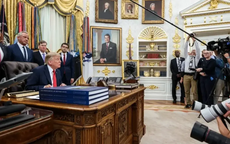 Президент США Дональд Трамп під час спілкування із журналістами у Білому домі