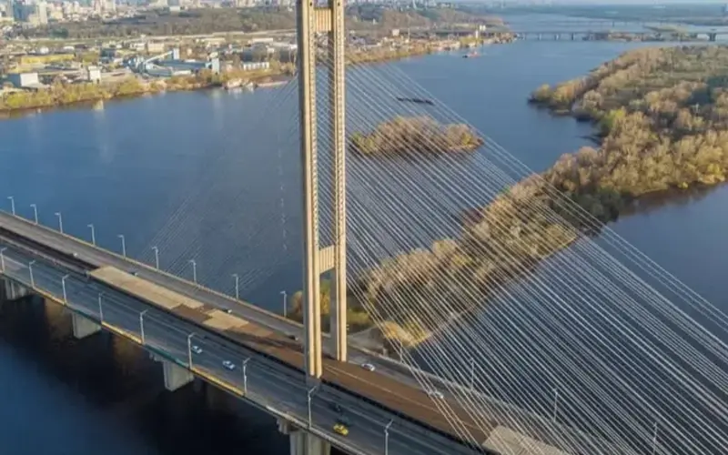 Пошкодження Південного мосту та наземної інфраструктури метрополітену в Києві